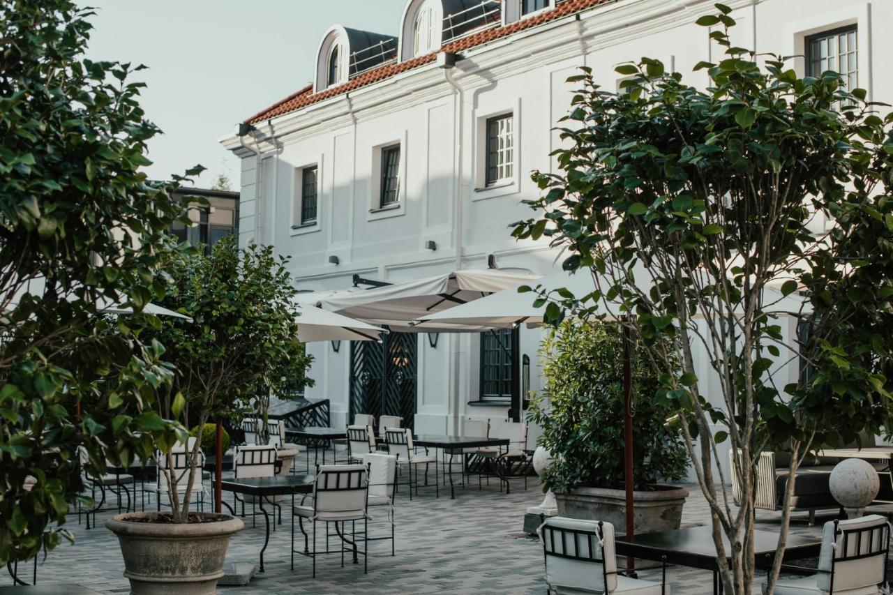 帕彩酒店 维尔纽斯 外观 照片 The hotel's courtyard