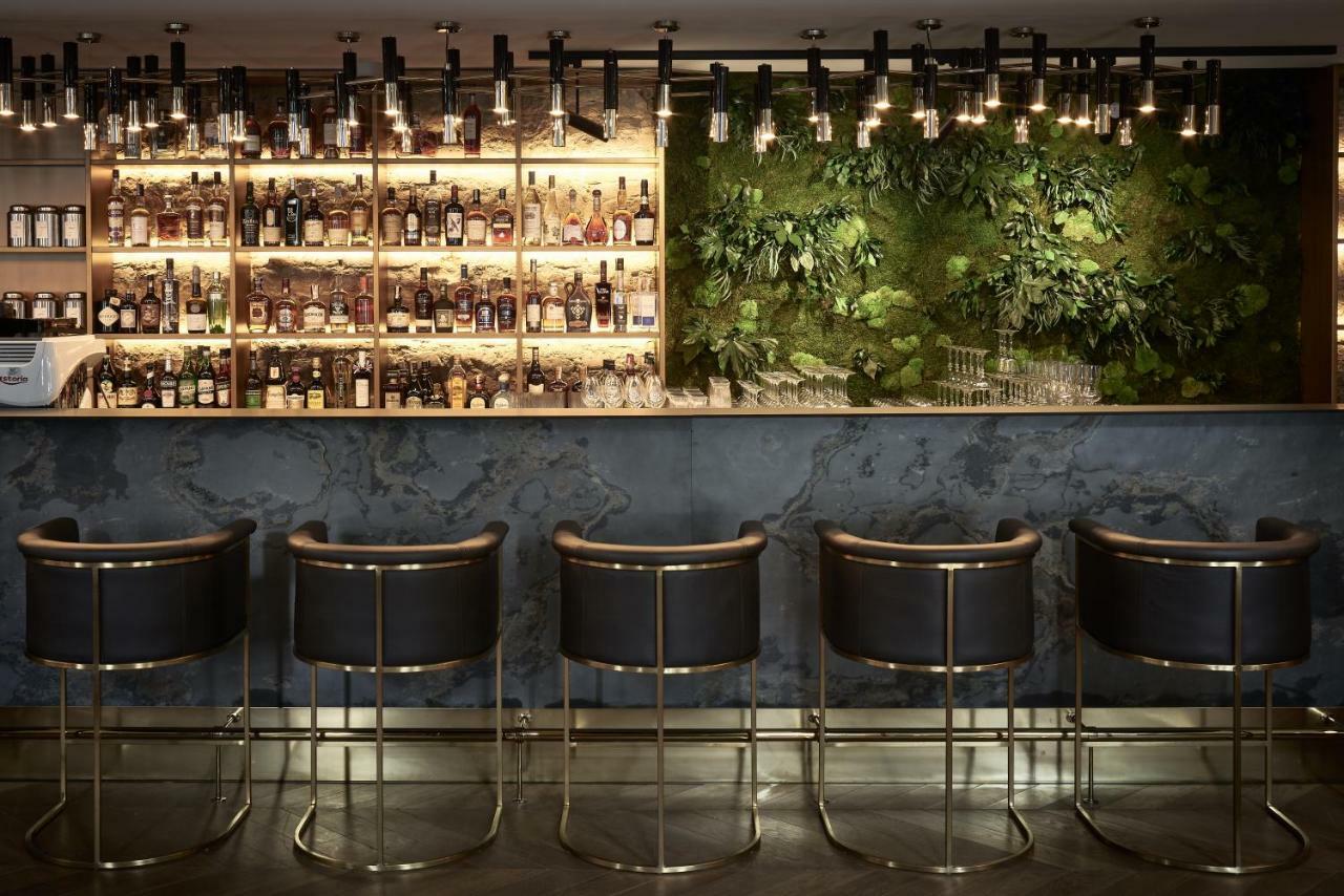 帕彩酒店 维尔纽斯 外观 照片 The bar at the Connaught