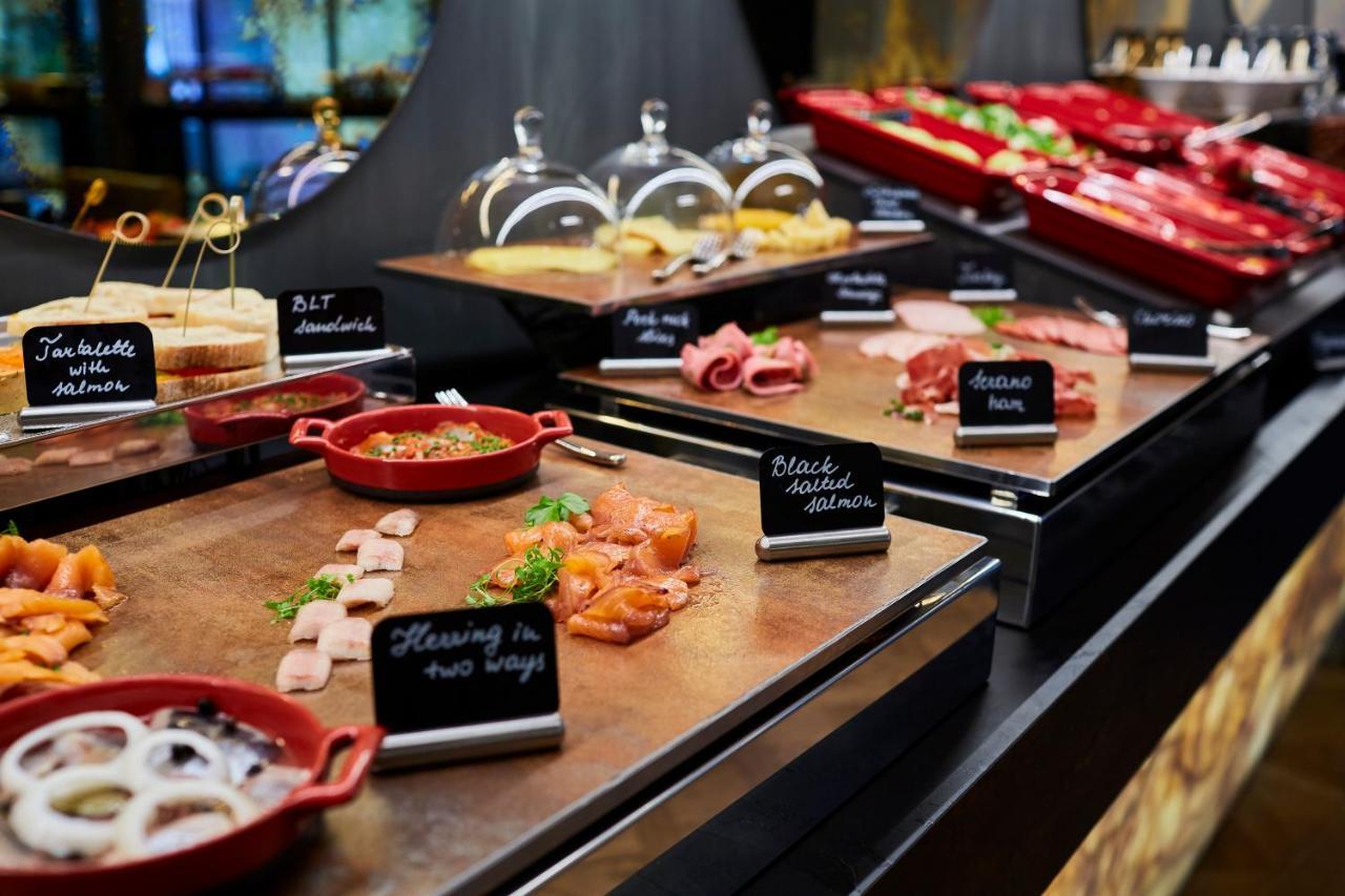 帕彩酒店 维尔纽斯 外观 照片 A buffet at a hotel